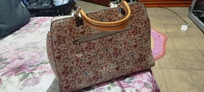 Bolsa de mão feminina semi nova para o dia a dia