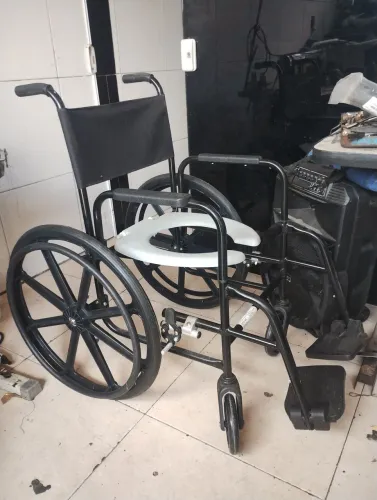 Cadeira de banho suporta até 150Kg