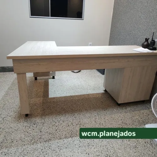 Mesa em L Amadeirada para Escritório