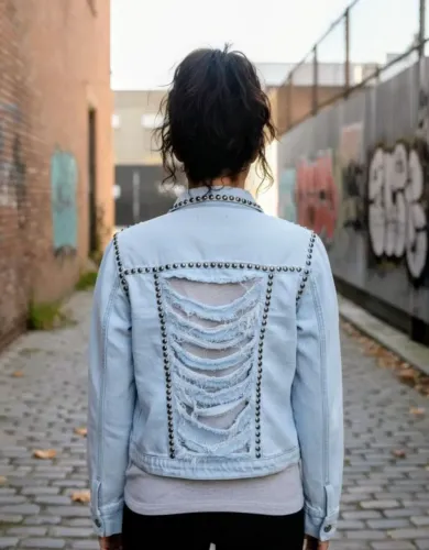 Jaqueta jeans clara customizada tamanho P