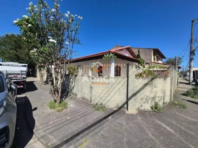 Casa Comercial à Venda em Laranjeiras | Ideal para Moradia ou Negócio