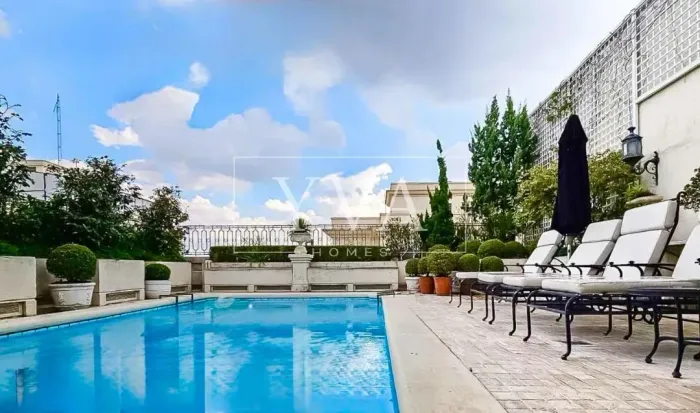 Cobertura com piscina 750 m2 no miolo do Jardim América, poucos metros do clube Paulistano