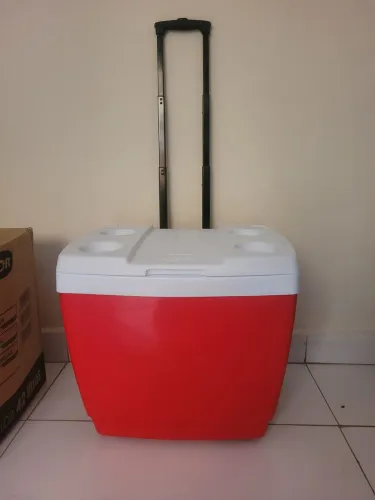 Cooler com Rodas e Porta-Copos - 42 Litros