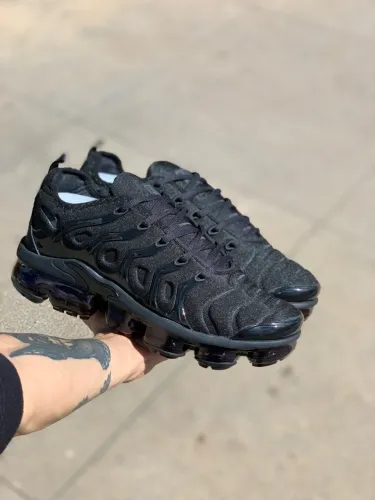 VAPORMAX PLUS