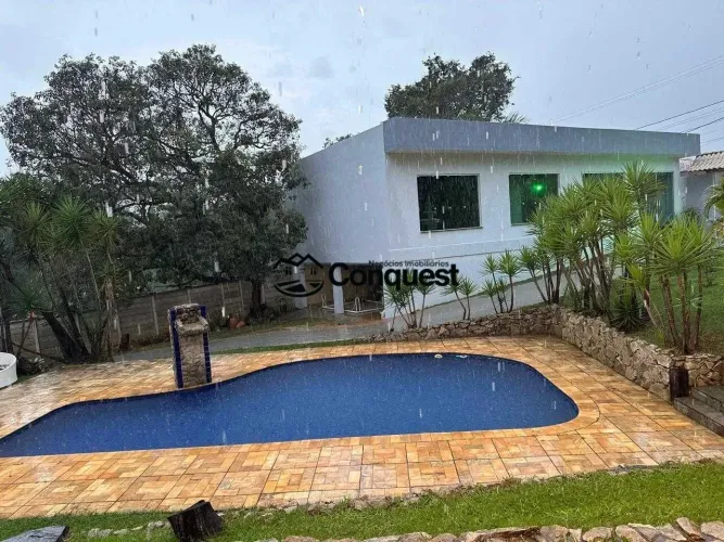 Linda Casa em Condomínio Fechado - Lote 4.000 metros - Vale do Ouro- Ribeiro das Neves !