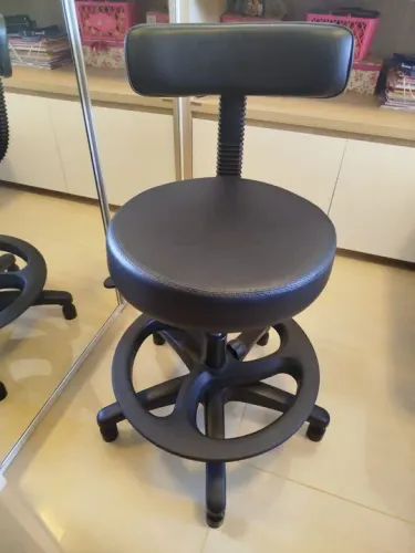 Cadeira mocho (cadeira do kit estética)