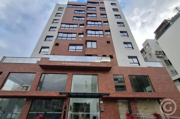 Loja espaçosa com sobreloja em Coqueiros, ideal para seu negócio