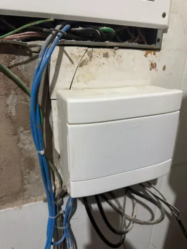 Instalação elétrica residencial e predial e pedreiro 