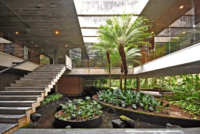 CASA COM TERRENO DE 3.100M² NA REGIÃO DA CIDADE JARDIM