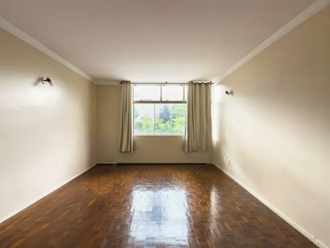 SQS 208 APARTAMENTO 3 QUARTOS VISTA LIVRE / VAZADO / MEIO DE QUADRA
