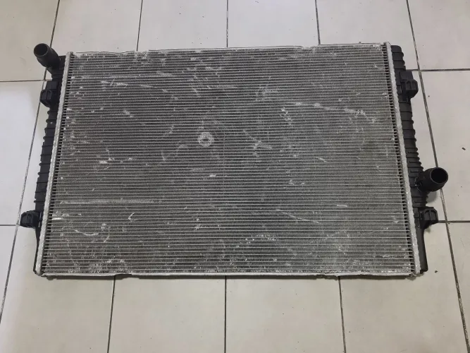 Radiador do Jetta 2015 a 2018 original usado