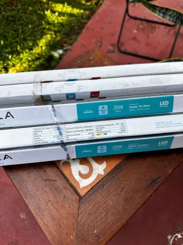 Lâmpada Stella LED Tubular T8 120cm