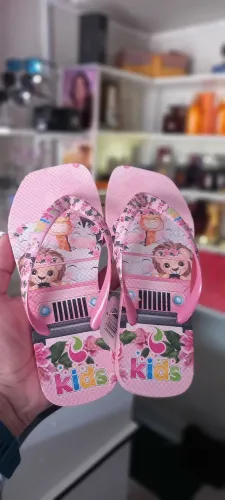 3 Sandalias infantis 