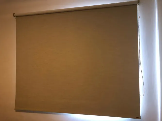 Persiana Hunter Douglas blackout na cor off-white 1,60 m x 1,38 m 