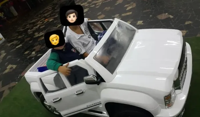 Carrinho infantil Elétrico Caminhonete Silverado Branca usada bom estado