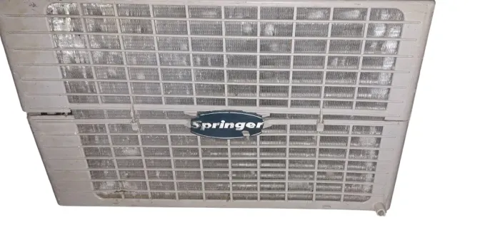 AR CONDICIONADO DE JANELA SPRINGER 12BTUS SEM A FRENTE TODO DE COBRE POR DENTRO 220 VOLTS 