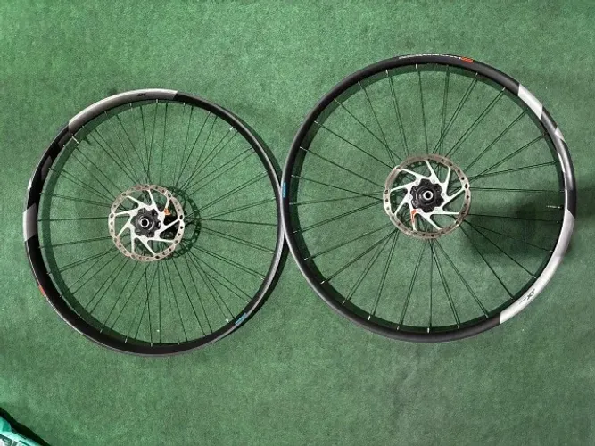 Par de rodas Shimano XT M8120 30mm com par de discos Deore