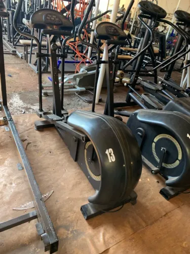 Elíptico profissional bs fitness
