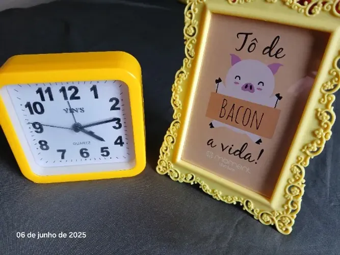 Relógio + porta retrato amarelinhos