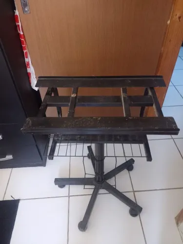 Mesa de Apoio com Rodízios em Metal