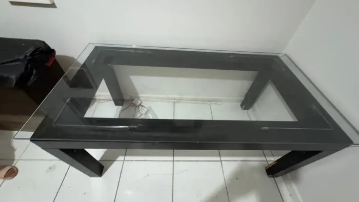 Mesa de jantar com tampo de vidro