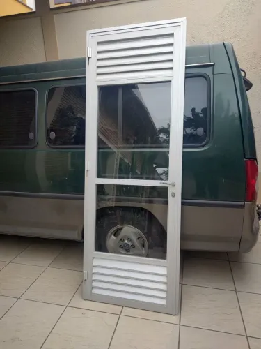Porta Alumínio Reforçada com Batente 