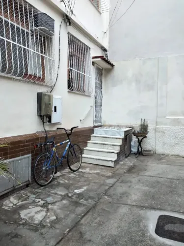 Charmoso apartamento na vila, com 02 quartos !!