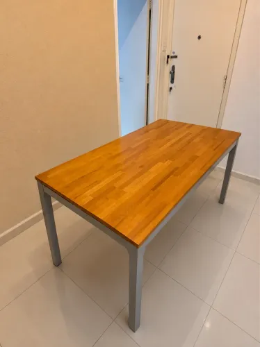 Mesa / Escrivaninha Home Office com tomadas embutidas 