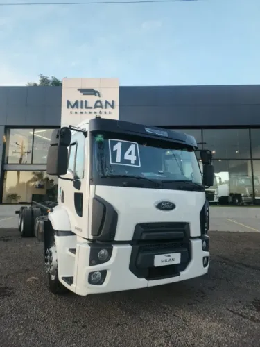 CAMINHÃO FORD CARGO 2429 6X2 ANO 2014