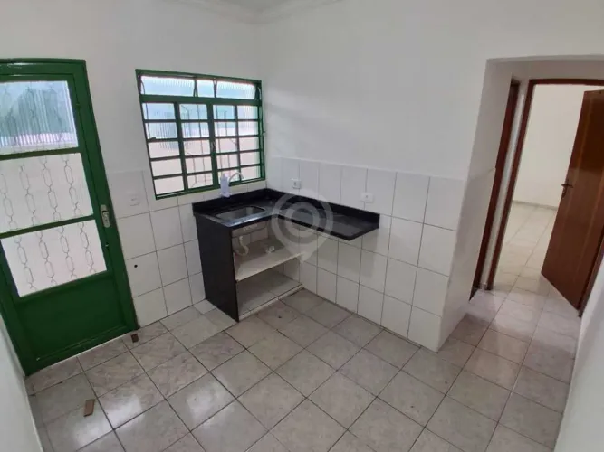 Casa de rua - / Residencial / Loteamento Vila Real