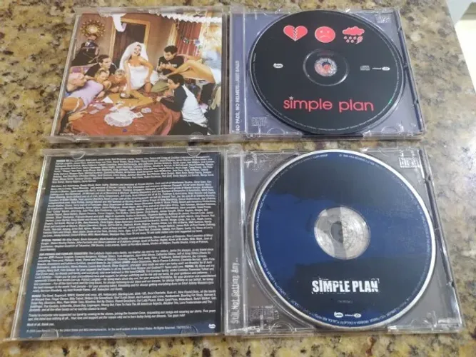 Lote de CDs (Red Hot Chili Peppers, Laura Pausini, Simple Plan)