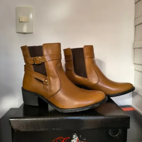 Botas femininas de couro legítimo - NOVAS