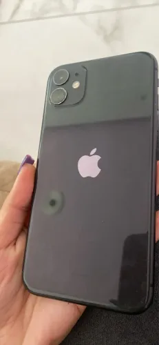 Vendo iPhone 11 sem detalhes