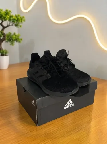 Tênis Adidas 41/42 - OPORTUNIDADE
