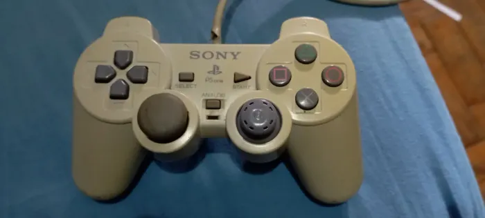 **PraSair** Controle Psone Original serie A, funcionando perfeitamente (detalhe no fio)