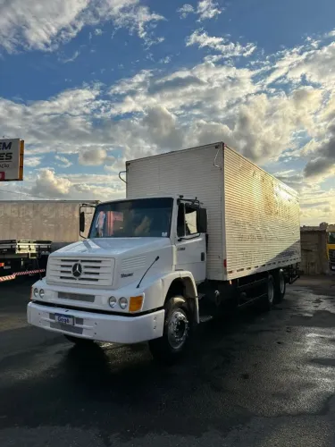 Mb 1620 ano 2003/2003  6 marchas  Bau de 8 metros