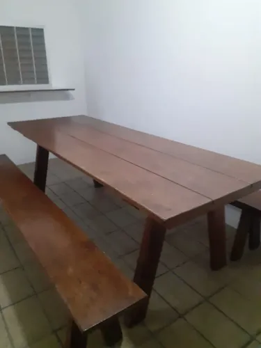 Mesa para churrasco com bancos