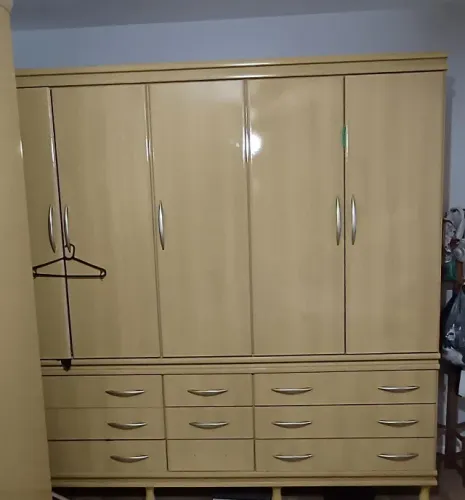 Armário 5 portas MDF desmontado cor clara