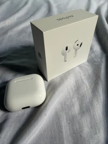 AirPods 4
