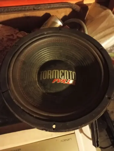Tenho 2 auto falante da tormento FVR 2K5 de 1250W seco