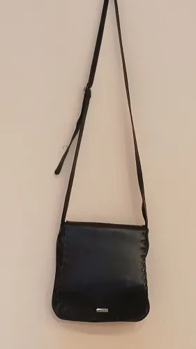 Bolsinha de couro forrada