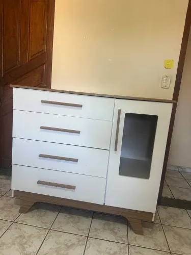 Cômoda 4 gavetas 