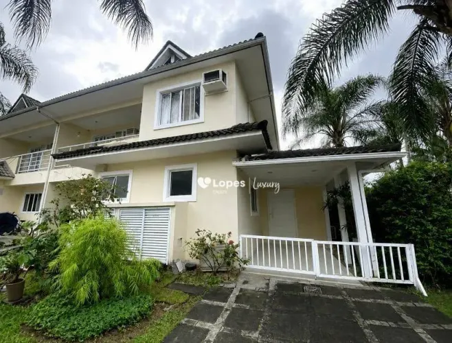 Vendo casa em condomínio fechado em vargem Pequena com dois quartos sendo 1 suíte, aceita 