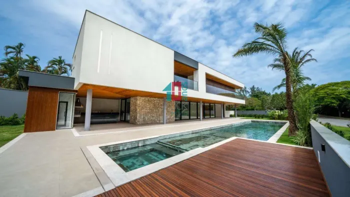 Barra da Tijuca | Casa de Condomínio 5 quartos, sendo 5 suites