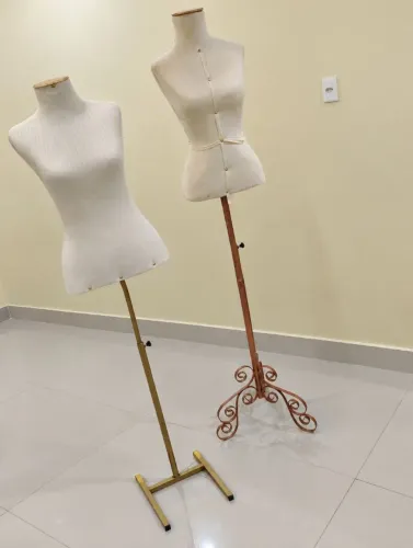 Maniquim um novo e um usado