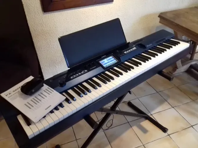 Piano digital Casio privia px560
