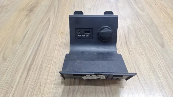 Moldura Entrada Auxiliar Usb Hb20 