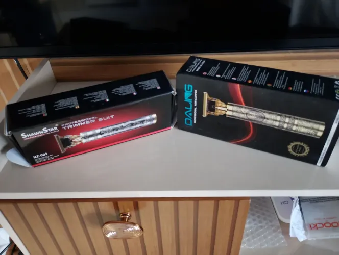 Kit com 2 máquinas de cabelo barba