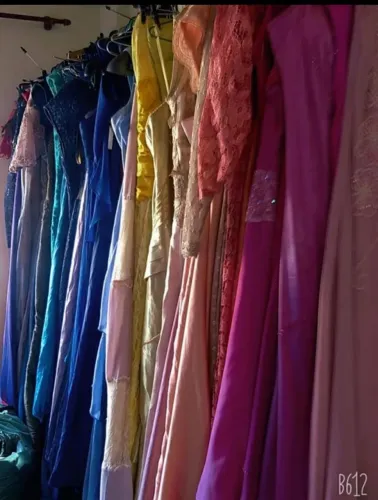 Fundo de loja de noiva com 100 vestido 