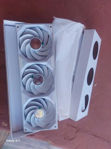 3 Fans Inteiriça ARGB Reversas Starlink Com Display de RM Branca/White